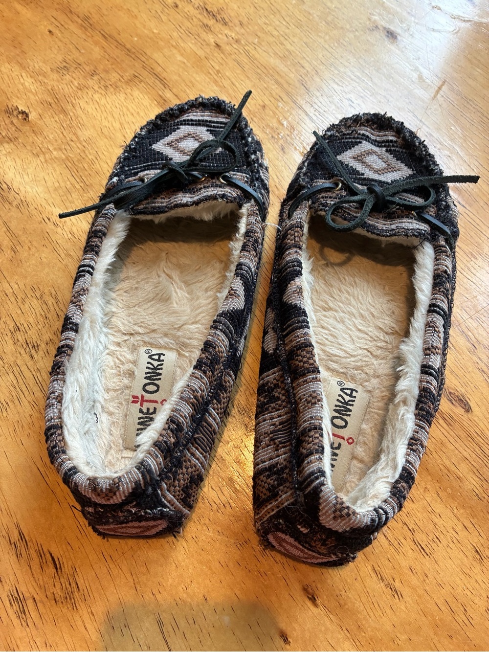 Minnetonka Women's Aztec Pattern Faux-Fur Lined Moccasins - Brown/Black/Cream